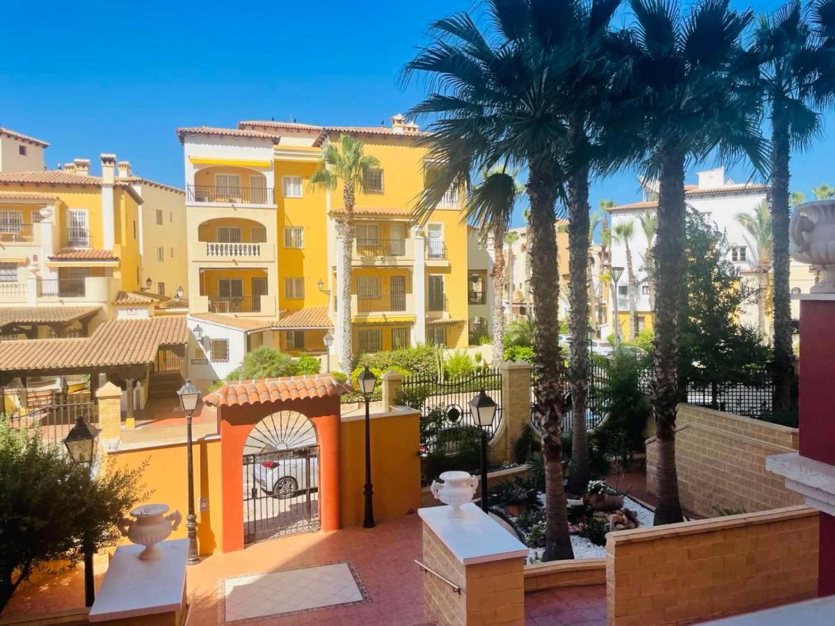 Beach Apartament In Torrevieja Ngoại thất bức ảnh